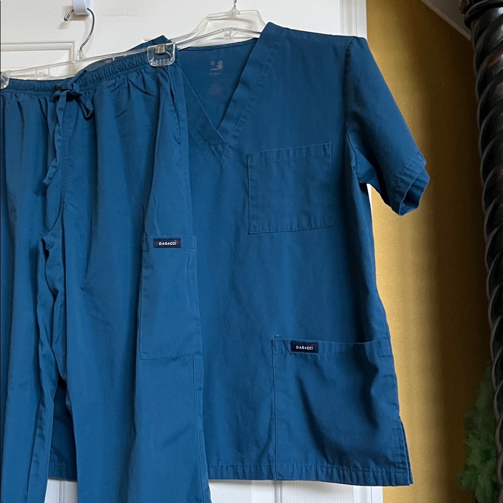 Dagacci scrub sets - Picture 5 of 9